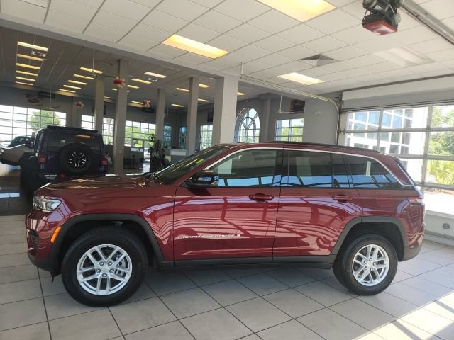 Certified 2024 Jeep Grand Cherokee Laredo X RWD image 9