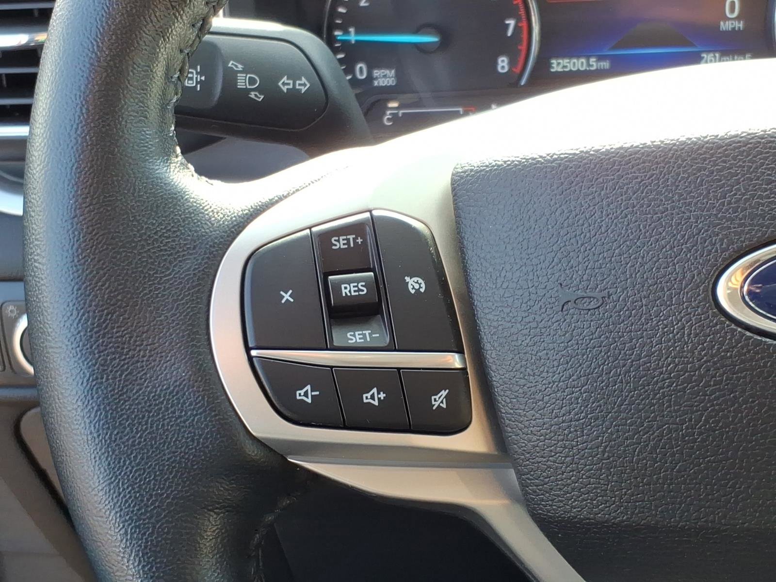 Certified 2022 Ford Explorer XLT w/ Equipment Group 202A image 19