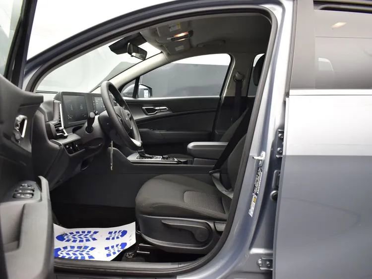Used 2025 Kia Sportage LX image 14