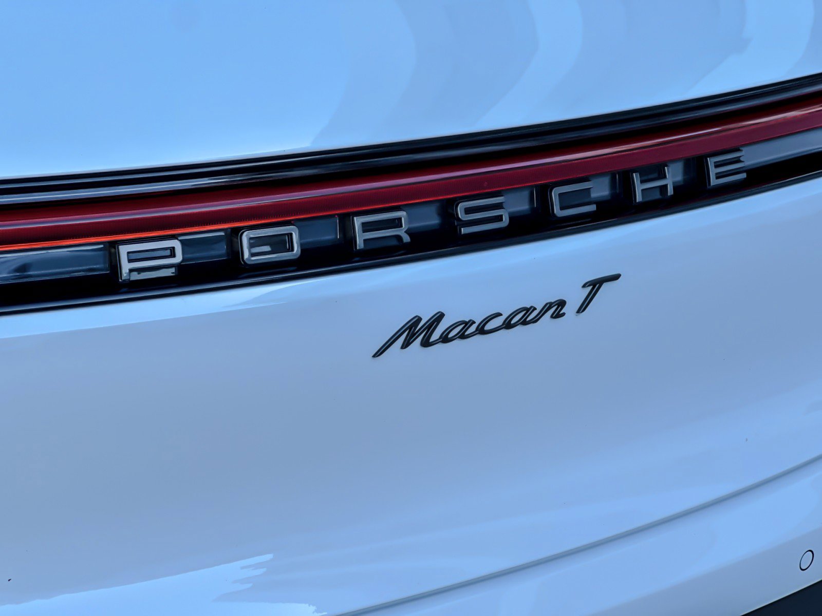 Certified 2025 Porsche Macan Turbo image 27
