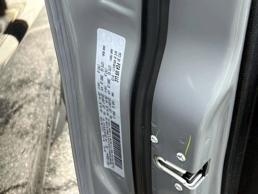 Used 2020 Jeep Cherokee Latitude Plus w/ Comfort/Convenience Group image 19