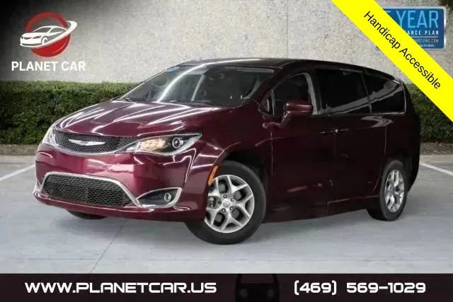 Used 2018 Chrysler Pacifica Touring Plus w/ Tire & Wheel Group FWD image 1
