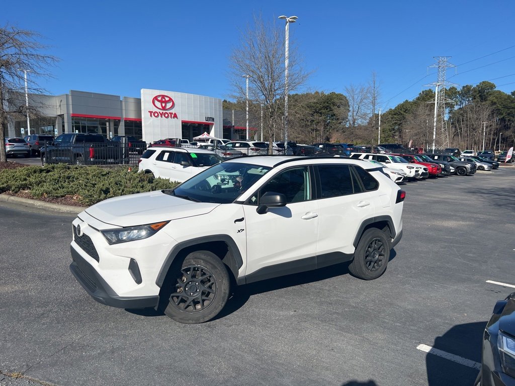 Used 2019 Toyota RAV4 LE image 3