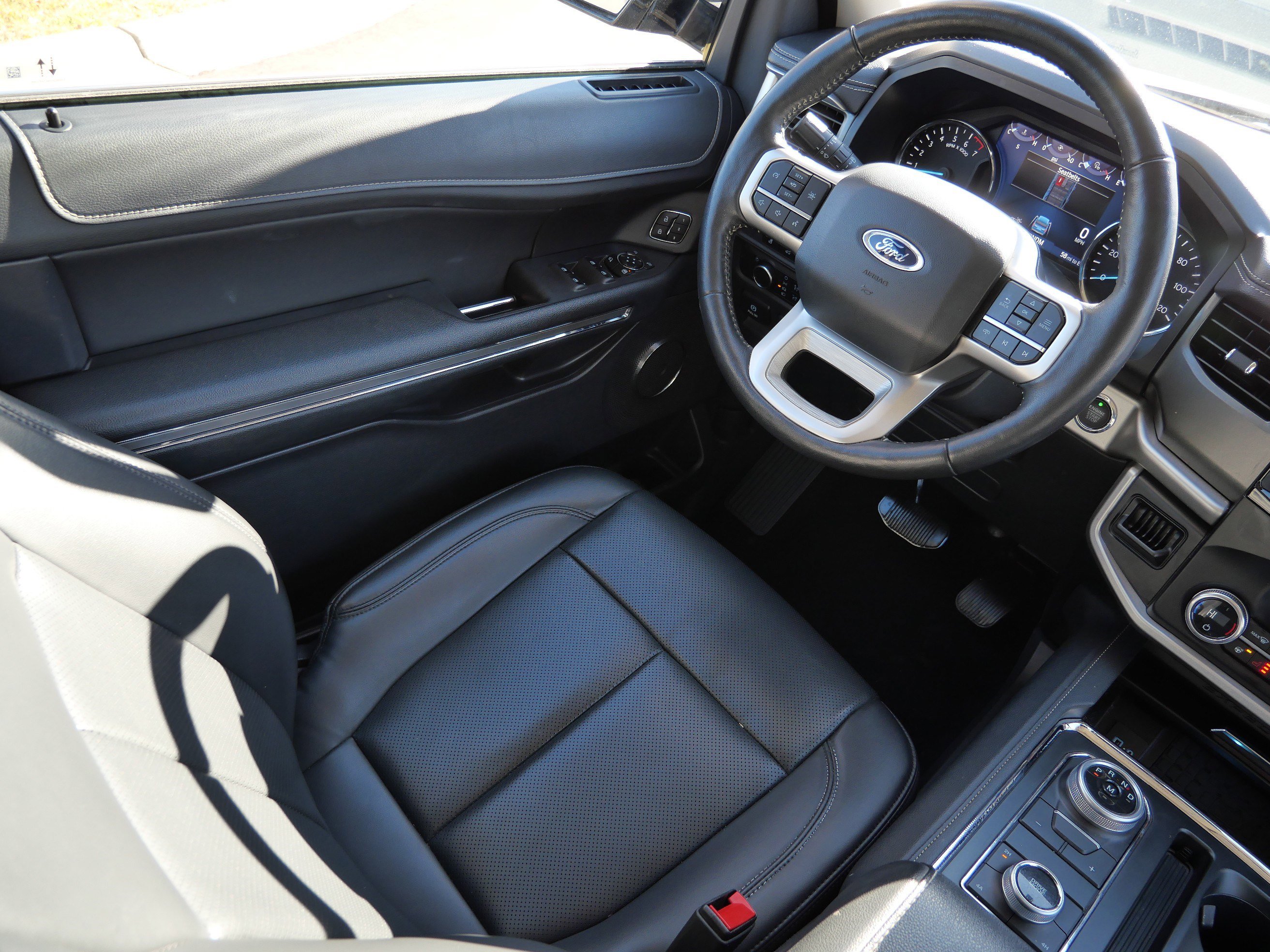 Used 2024 Ford Expedition XLT image 9