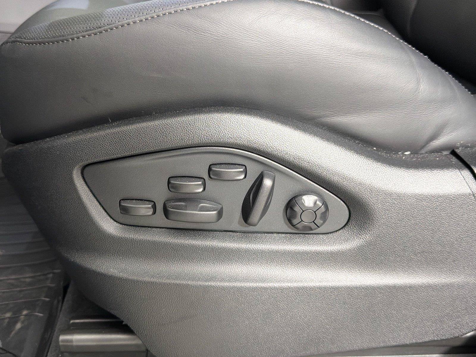 Certified 2025 Porsche Cayenne AWD/4WD image 32