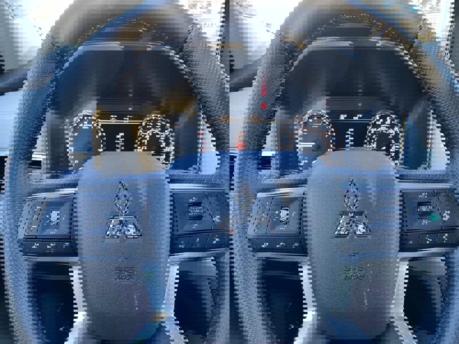 New 2026 Mitsubishi Outlander SE image 14