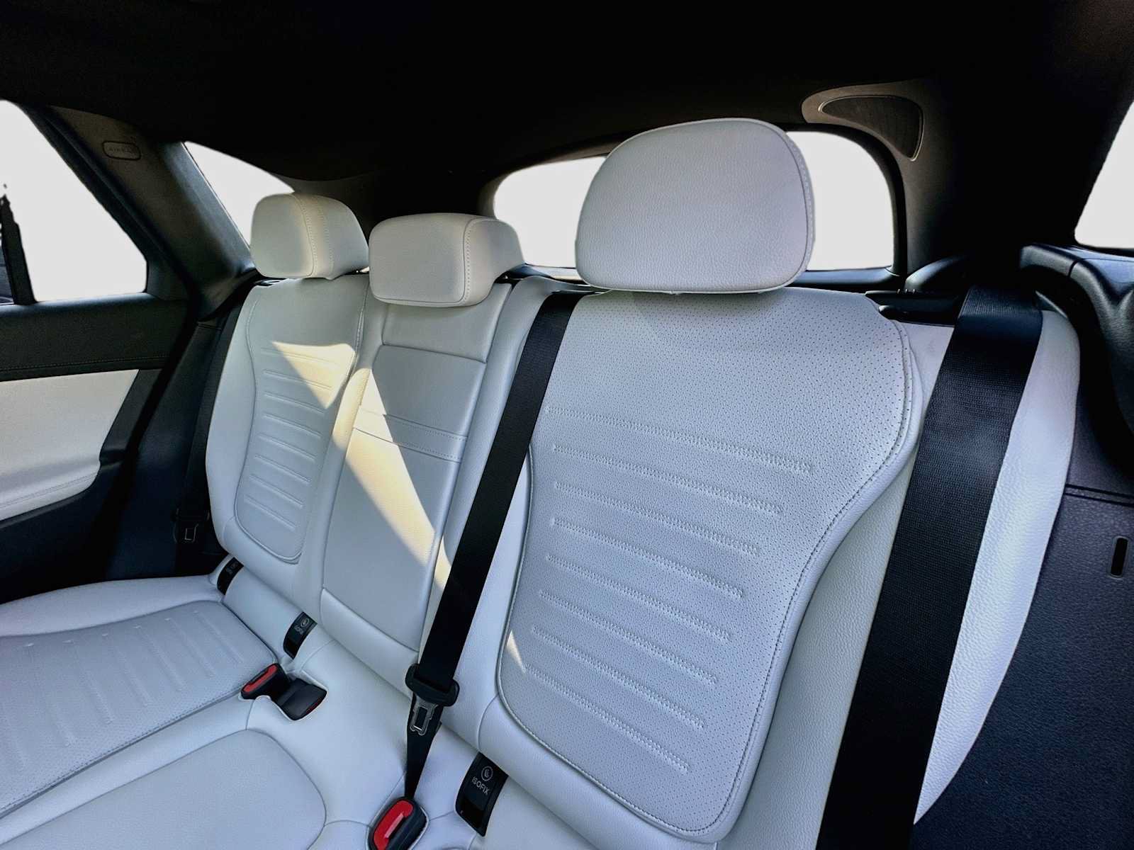 Used 2025 Mercedes-Benz GLC 300 4MATIC image 26