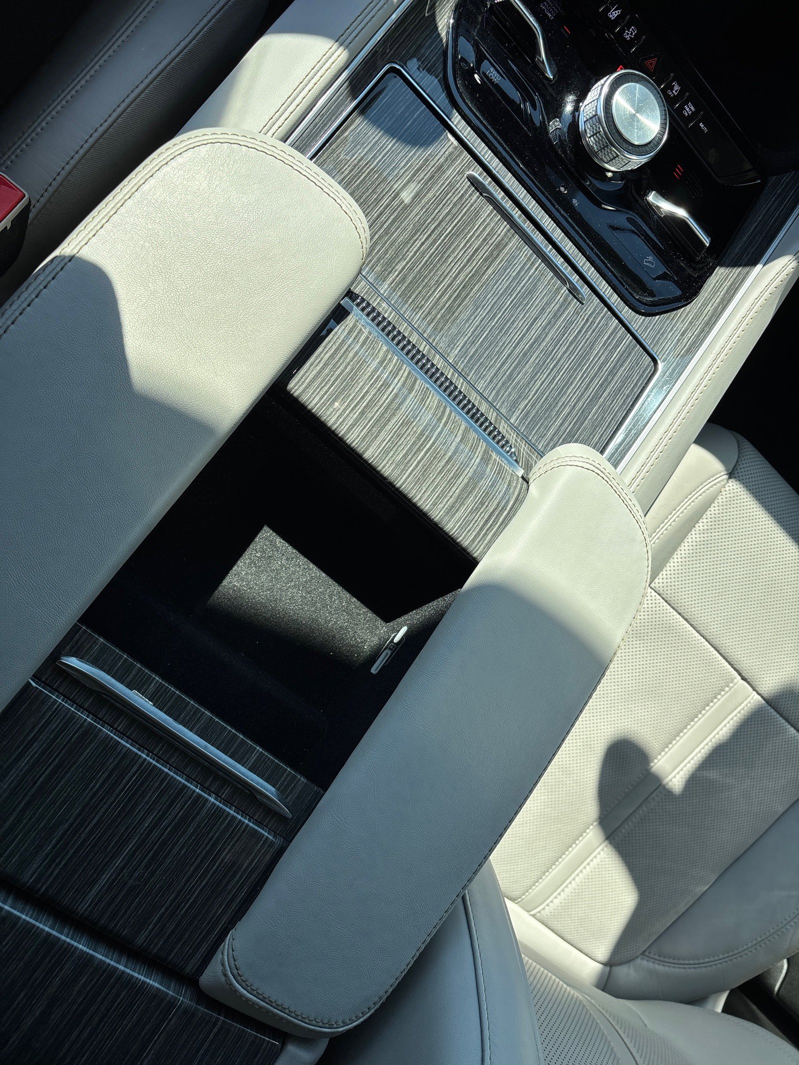 Used 2022 Jeep Wagoneer Series III w/ Flexible Seating Group image 25