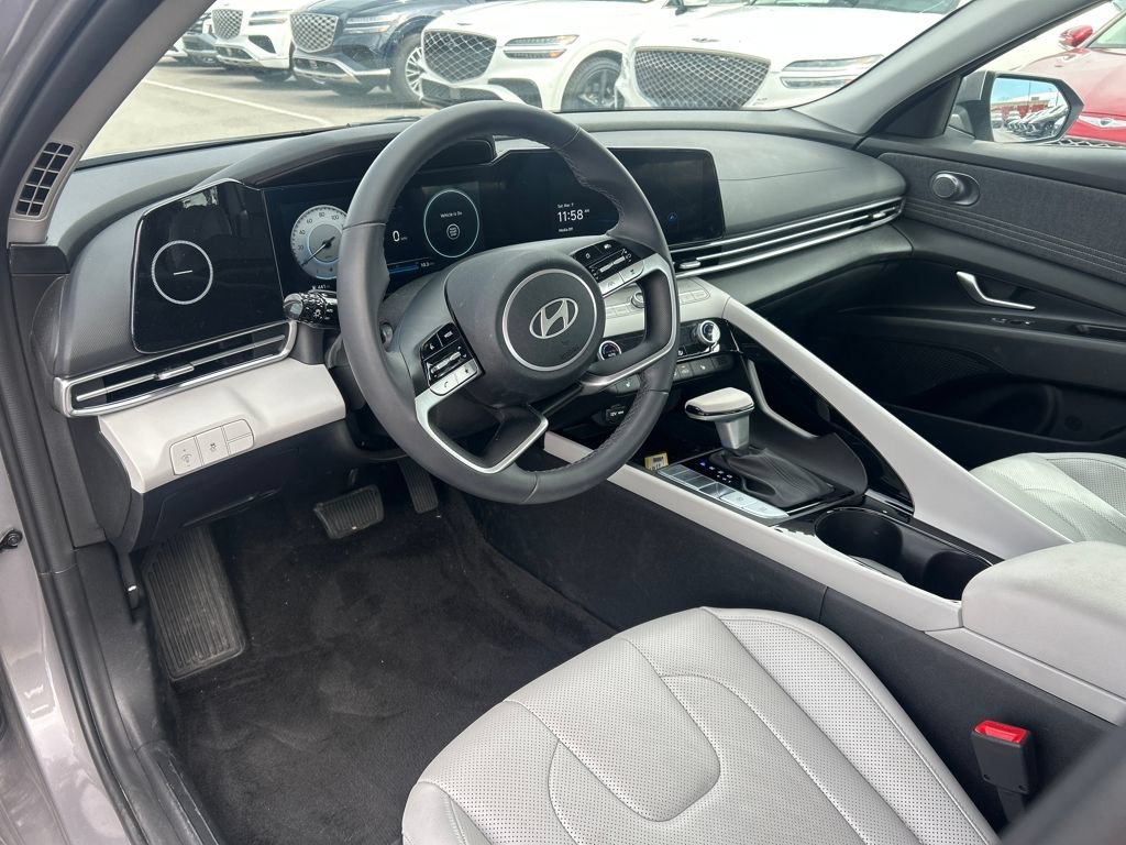 Used 2025 Hyundai Elantra Limited FWD image 9