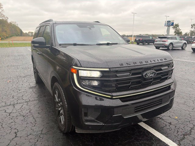 Used 2025 Ford Expedition Platinum w/ Stealth Performance Package AWD/4WD image 7