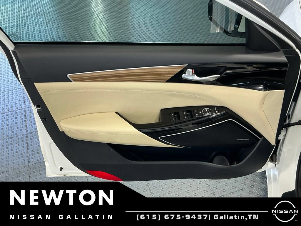 Used 2018 Kia Cadenza Premium w/ Luxury Package FWD image 36