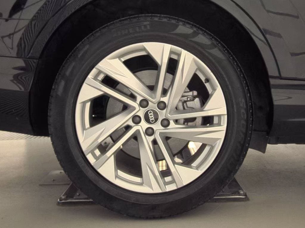 Used 2021 Audi Q7 3.0T Premium AWD/4WD image 18