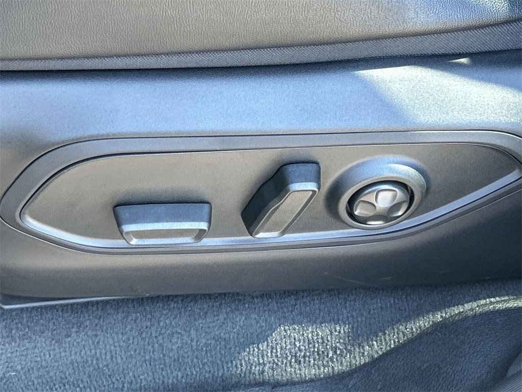 Used 2025 Jeep Grand Cherokee Limited w/ Black Appearance Package image 24