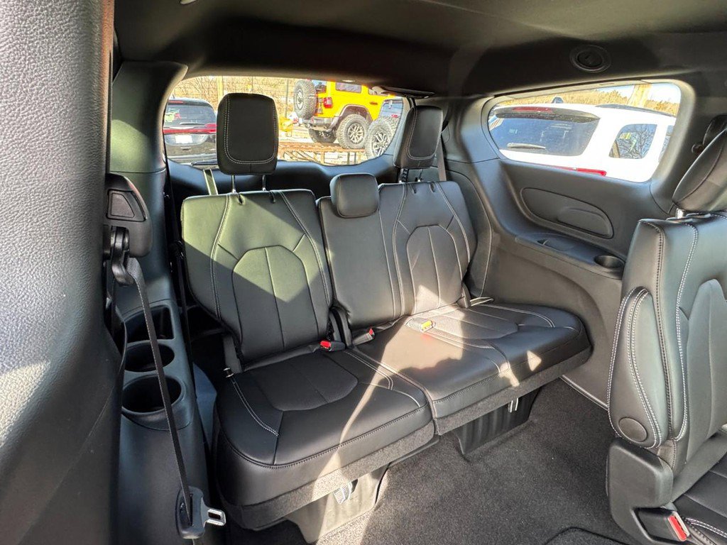 New 2026 Chrysler Voyager LX image 6