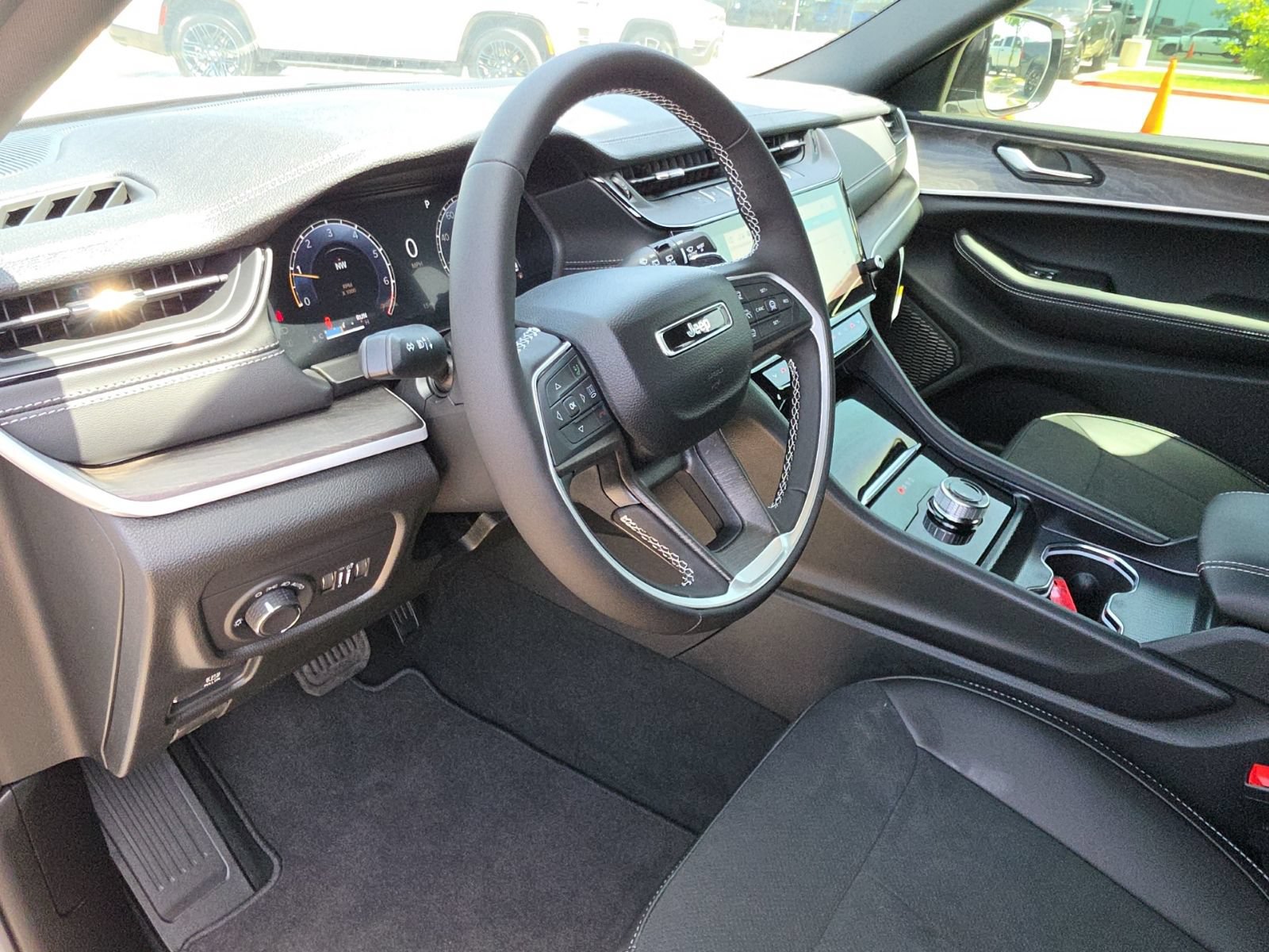 New 2026 Jeep Grand Cherokee L 2WD image 10