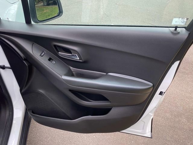 Used 2022 Chevrolet Trax LT w/ LT Convenience Package FWD image 35