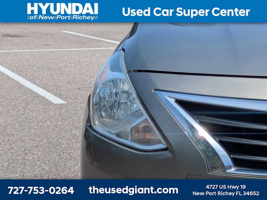 Used 2017 Nissan Versa SV FWD image 9