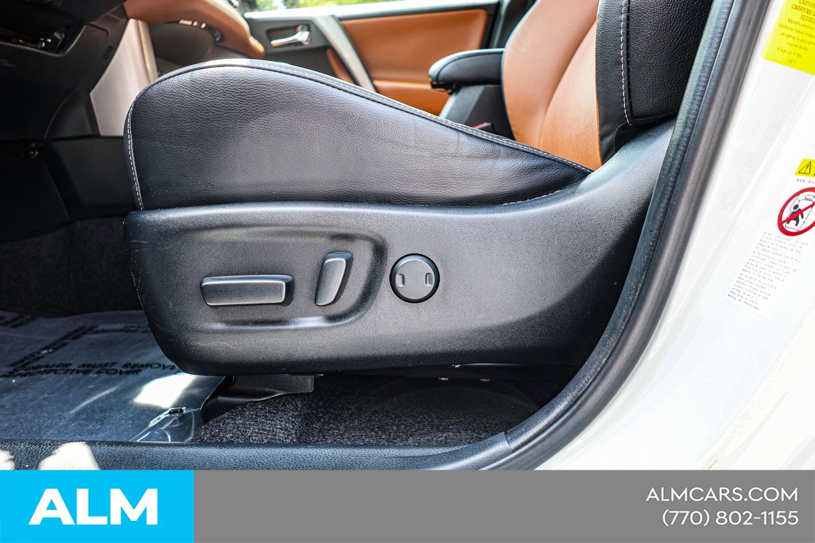 Used 2018 Toyota RAV4 Limited FWD image 19