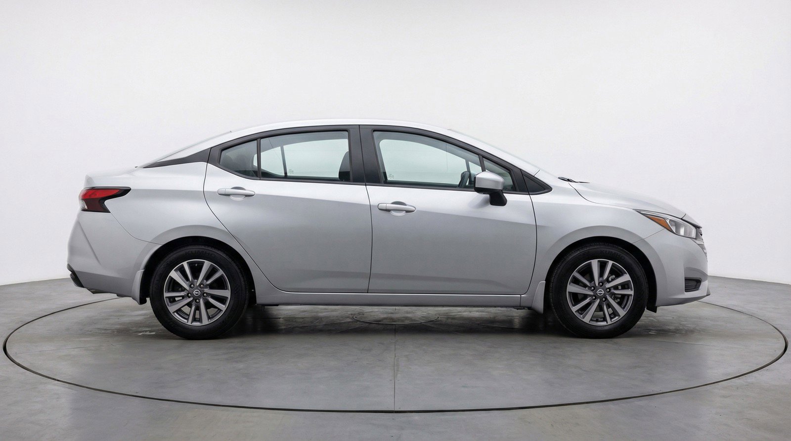 Used 2025 Nissan Versa SV FWD image 11