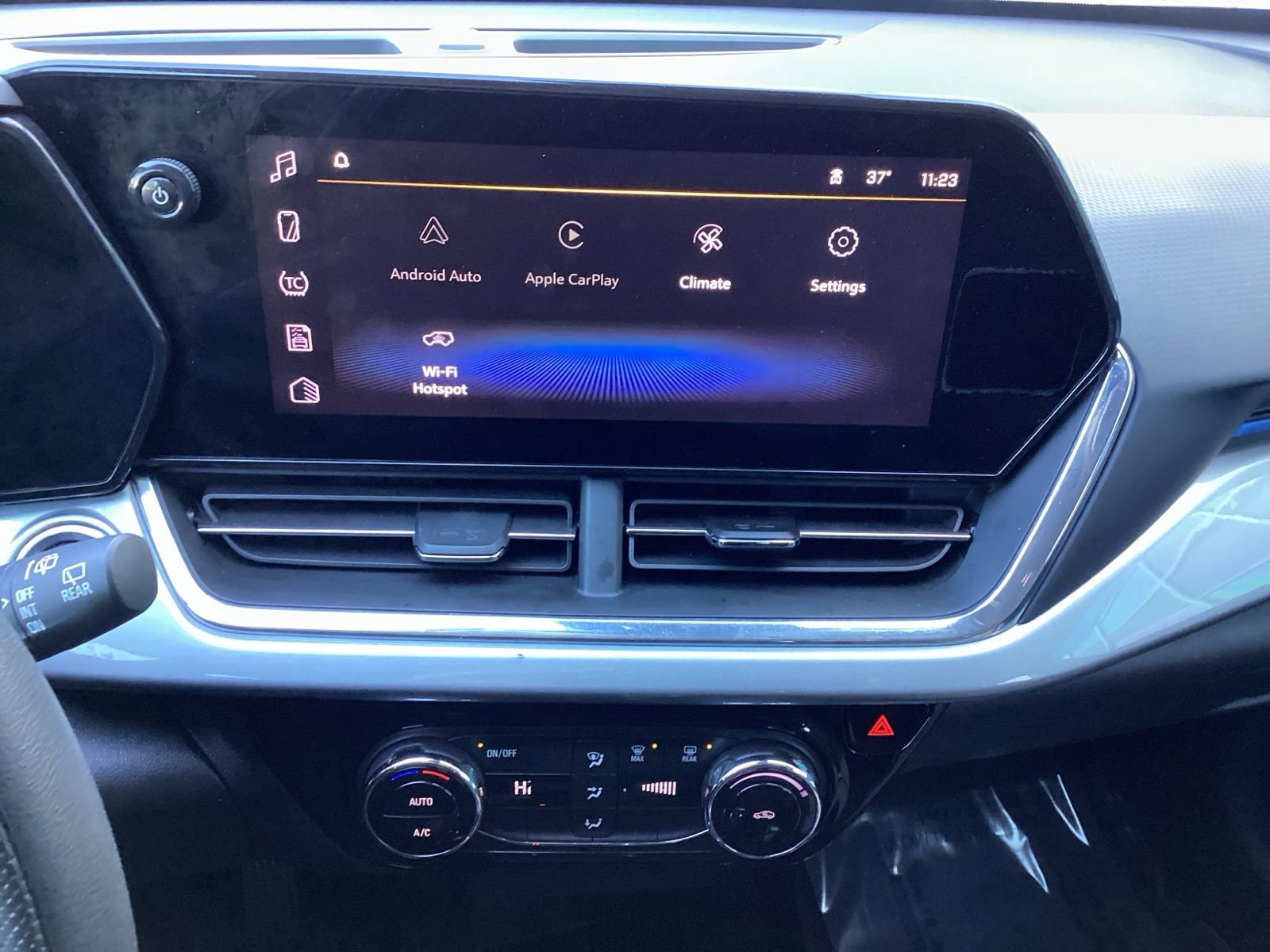 Used 2025 Chevrolet Trax LT image 14