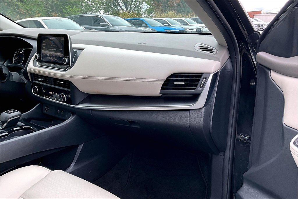 Used 2024 Nissan Rogue SV w/ SV Premium Package FWD image 19