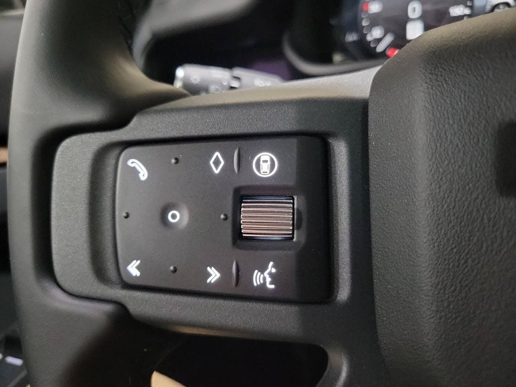 New 2026 Land Rover Defender 90 X-Dynamic SE AWD/4WD image 15