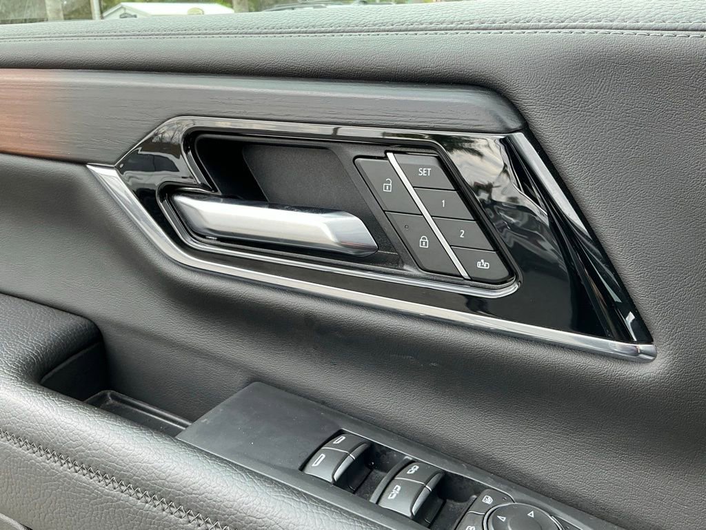 Used 2025 GMC Yukon Denali image 26