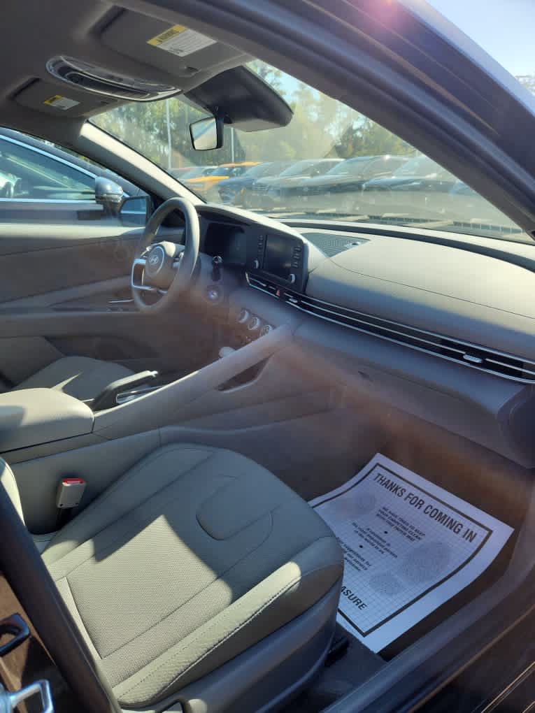 Used 2025 Hyundai Elantra SE FWD image 28