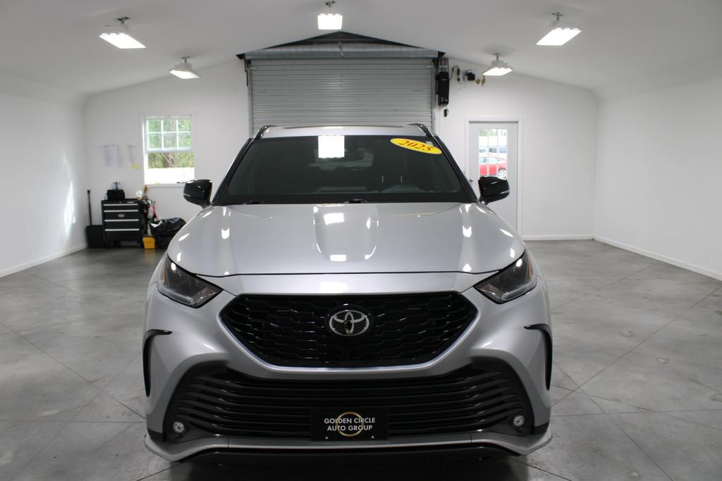 Used 2025 Toyota Highlander XSE image 3