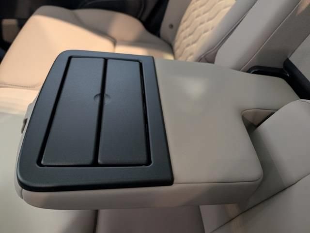 New 2026 Volvo XC90 B6 Ultra w/ Lounge Package AWD/4WD image 25