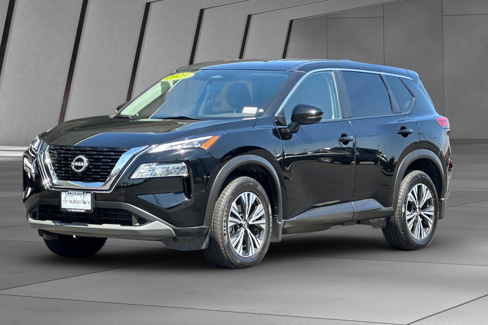 Used 2023 Nissan Rogue SV image 8