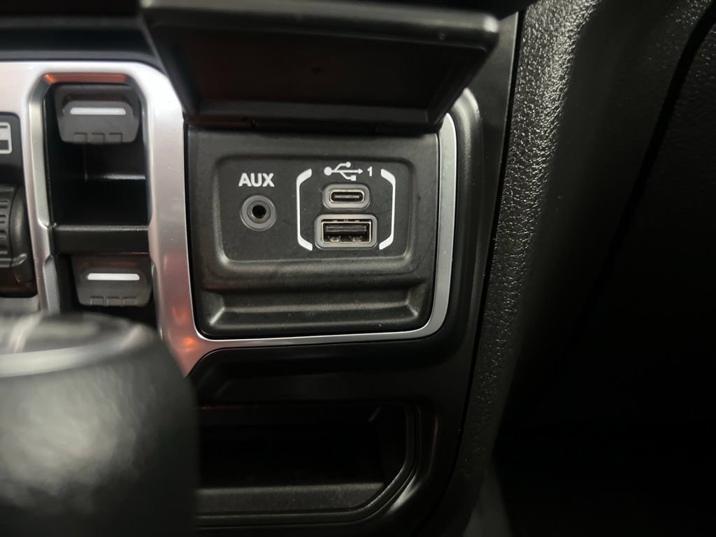Used 2025 Jeep Wrangler Unlimited Sahara AWD/4WD image 48