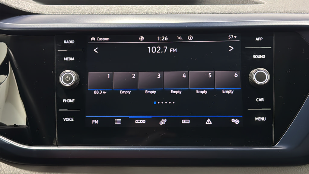 Used 2022 Volkswagen Taos SE w/ Panoramic Sunroof Package FWD image 15