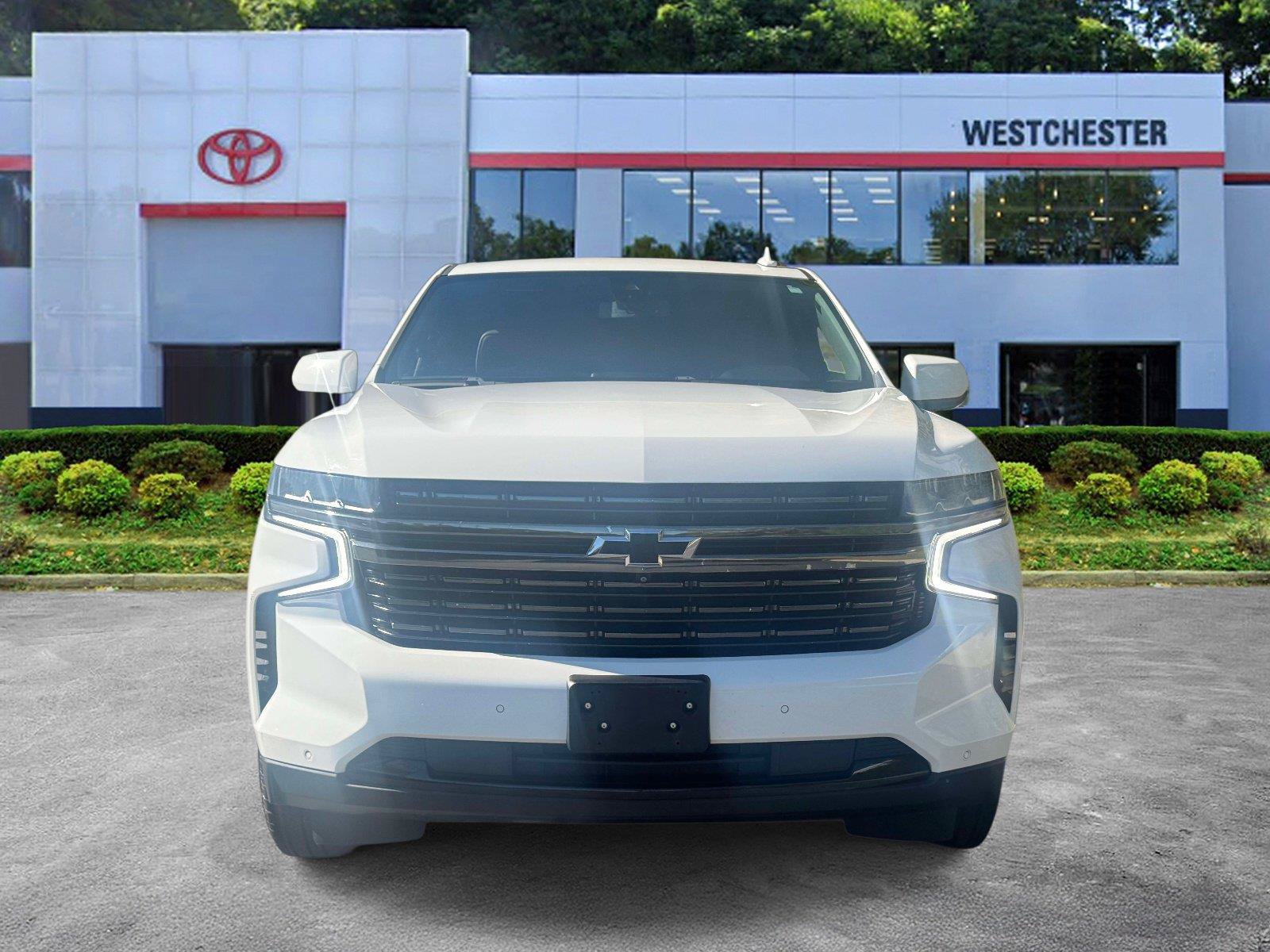 Used 2022 Chevrolet Suburban RST w/ Sport Performance Package RWD image 2