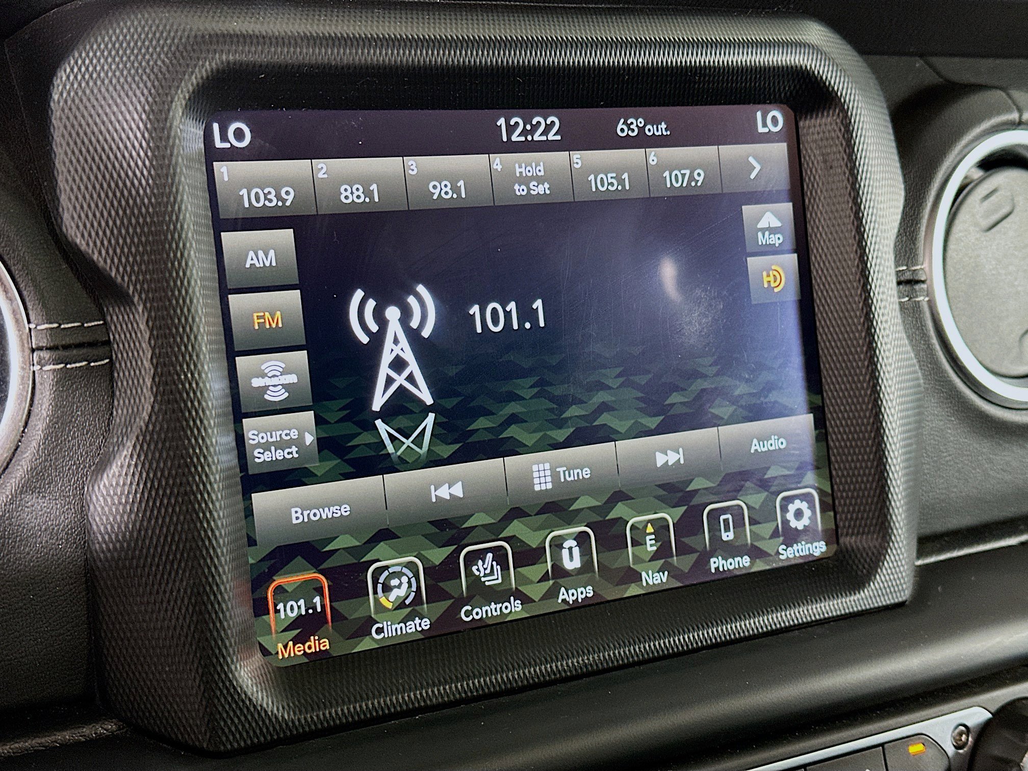 Used 2022 Jeep Wrangler Sahara w/ Cold Weather Group image 21