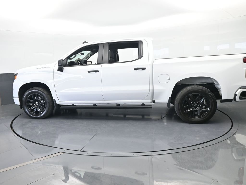 Used 2025 Chevrolet Silverado 1500 Custom image 3