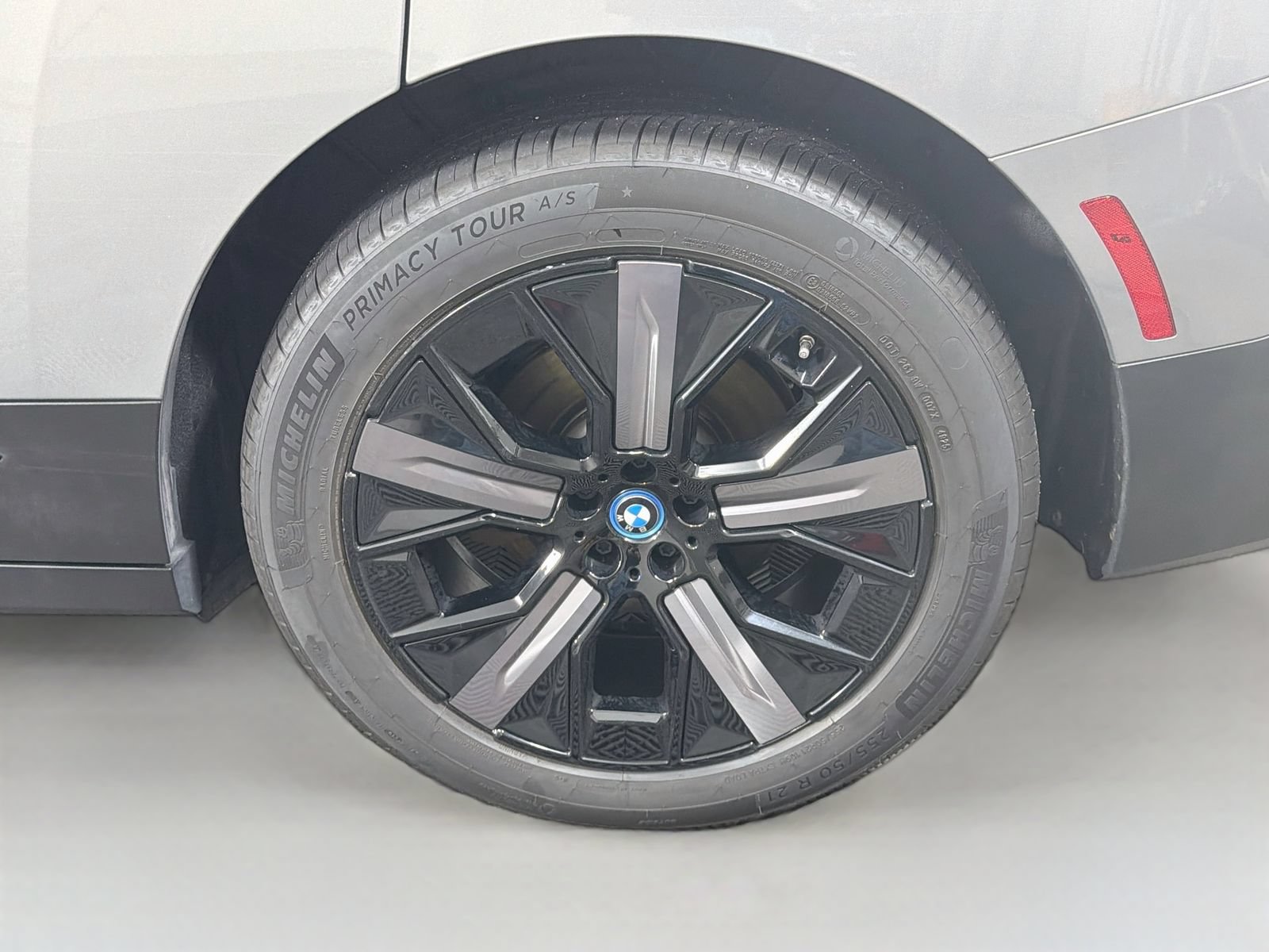 Certified 2024 BMW iX xDrive50 w/ Premium Package AWD/4WD image 34
