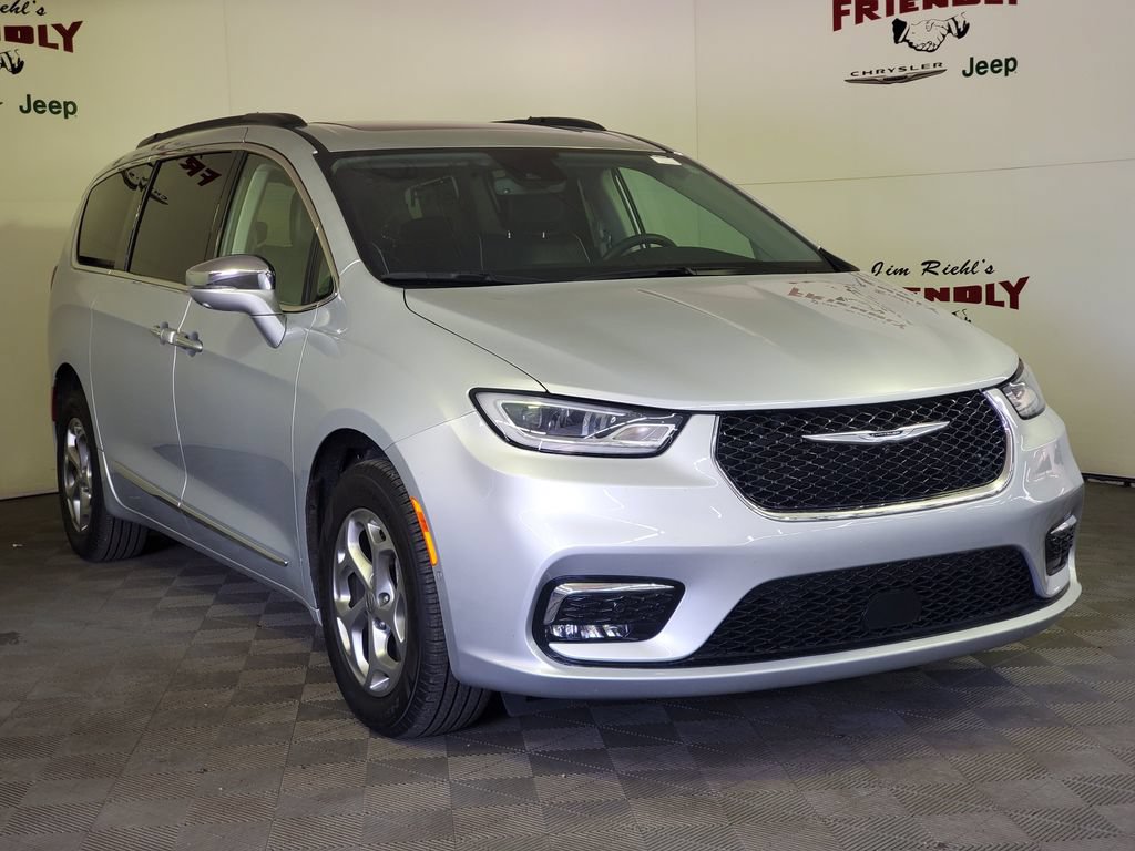 Used 2022 Chrysler Pacifica Limited AWD/4WD image 2