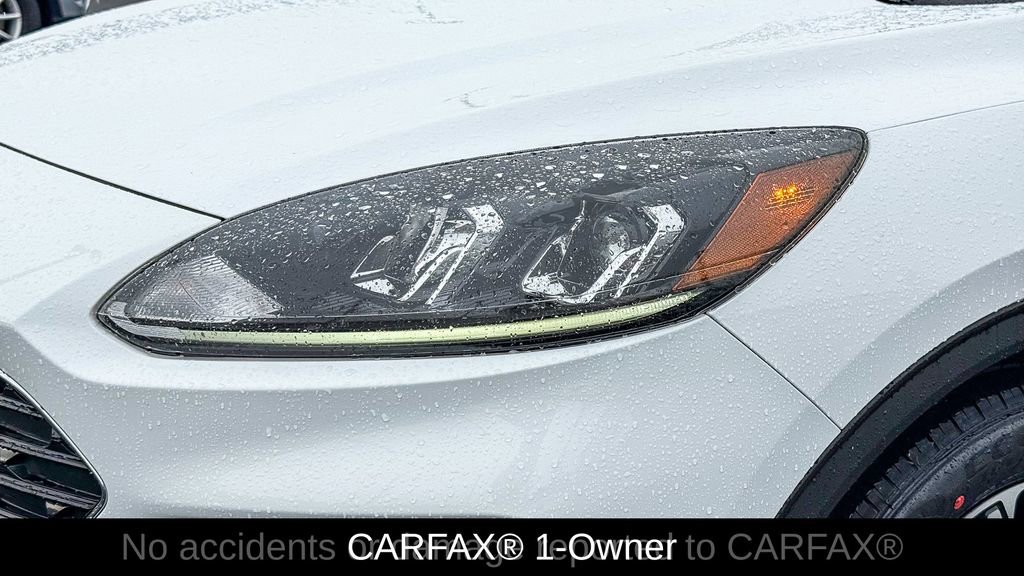 Used 2022 Ford Escape SE w/ SE Sport Appearance Package FWD image 2