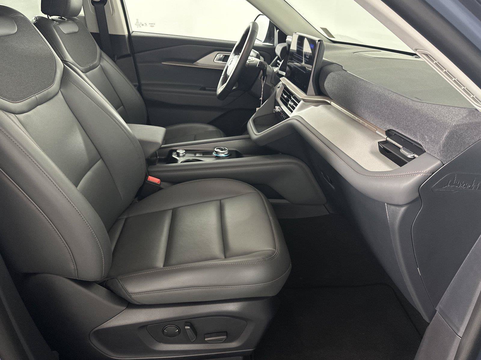 Used 2026 Ford Explorer Active w/ Active Comfort Package RWD image 15