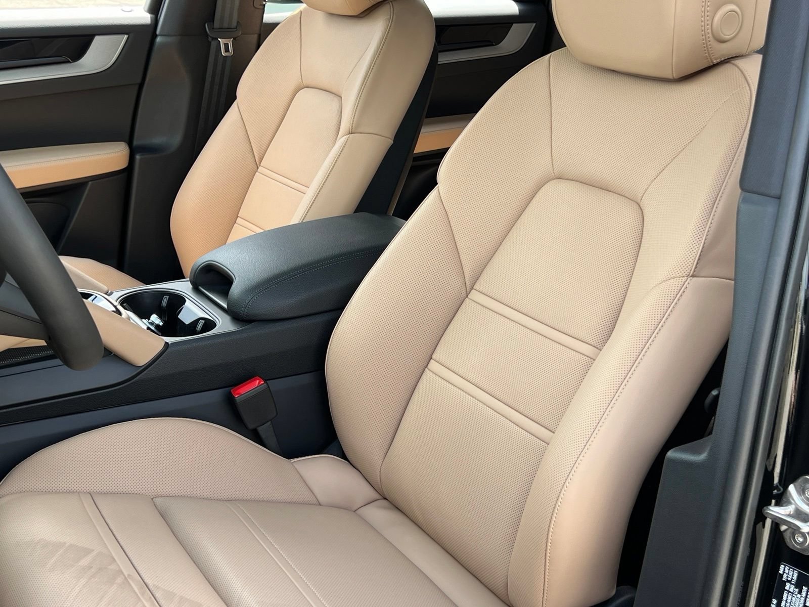 New 2026 Porsche Cayenne Coupe AWD/4WD image 5