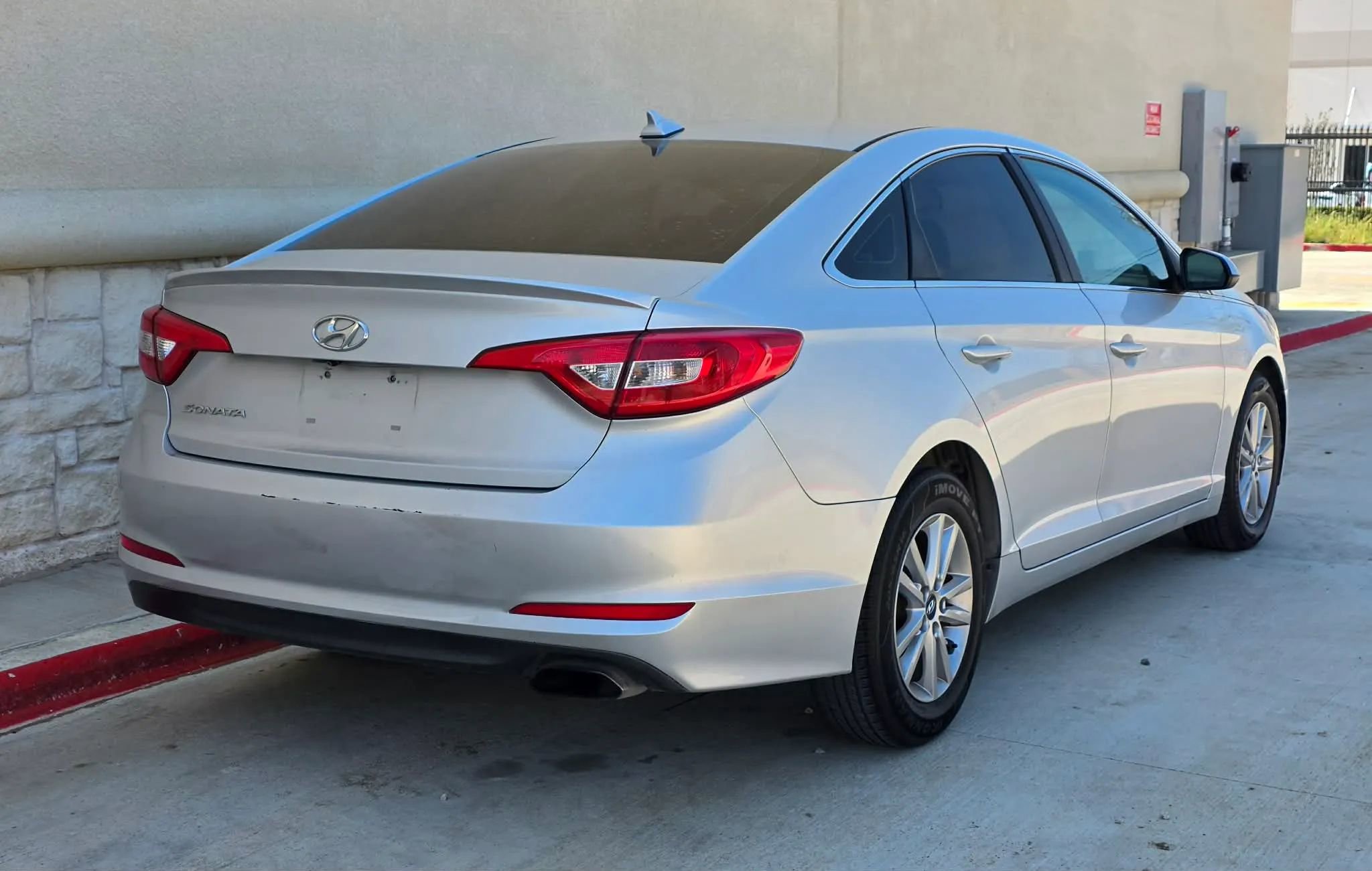 Used 2017 Hyundai Sonata SE image 3
