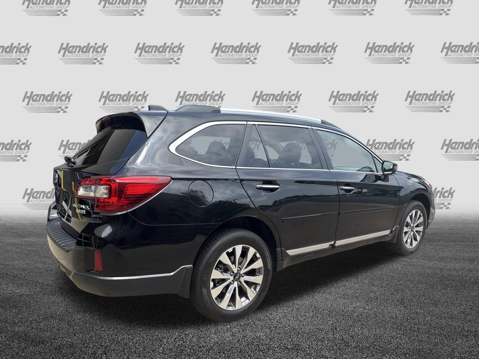 Used 2017 Subaru Outback 2.5i Touring AWD/4WD image 10