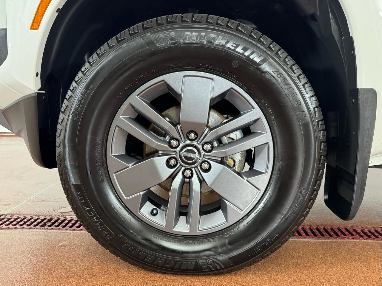 Used 2025 Nissan Frontier SV w/ SV Convenience Package image 9