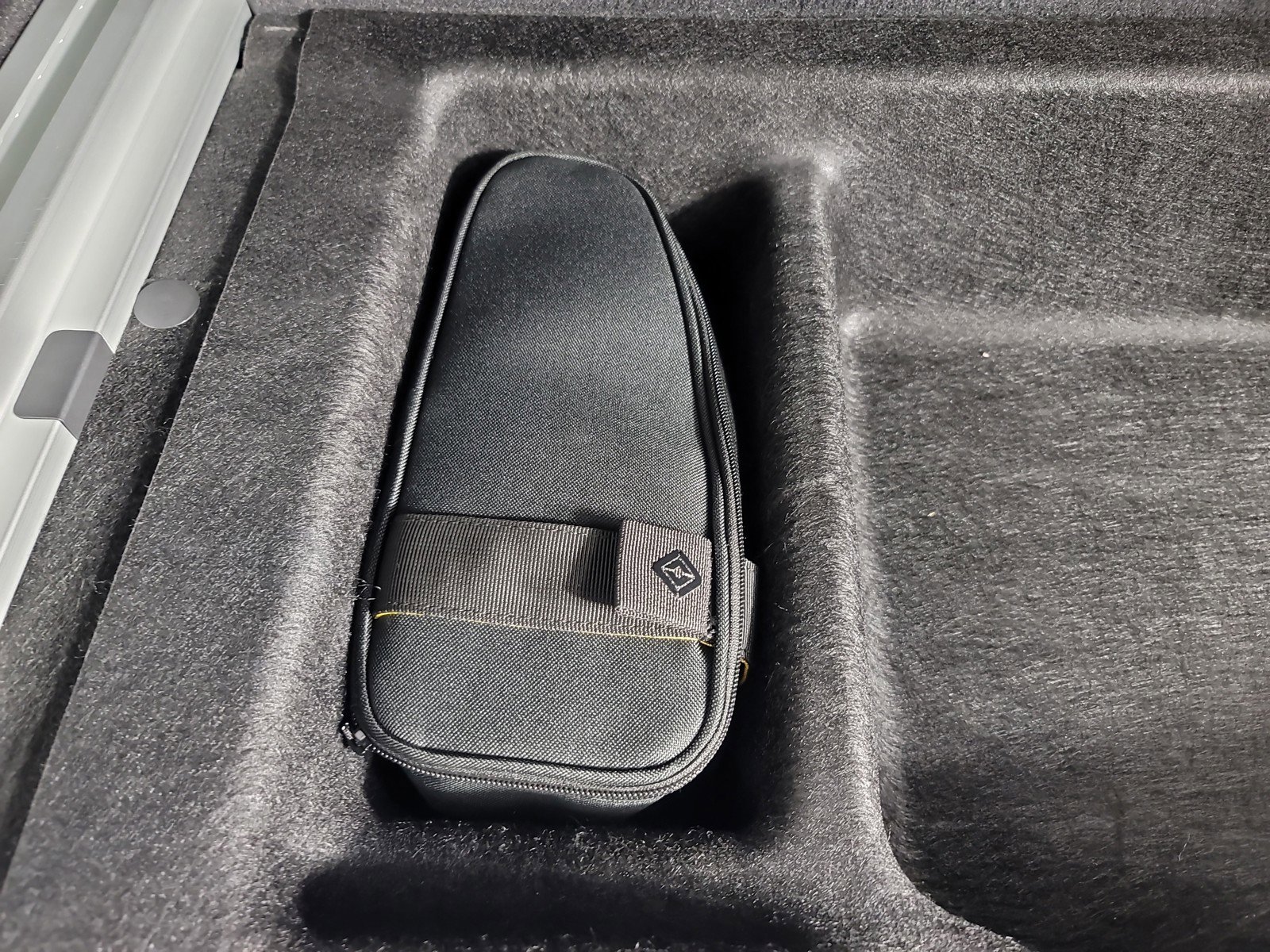 Used 2024 Rivian R1S Adventure image 34