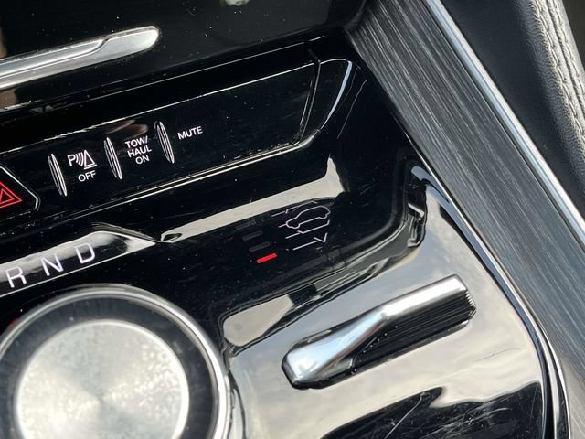 Used 2024 Jeep Wagoneer Series III AWD/4WD image 36