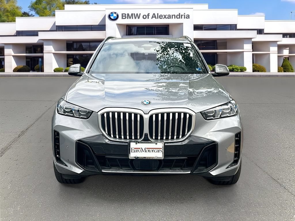 Used 2026 BMW X5 xDrive40i w/ M Sport Package AWD/4WD image 2