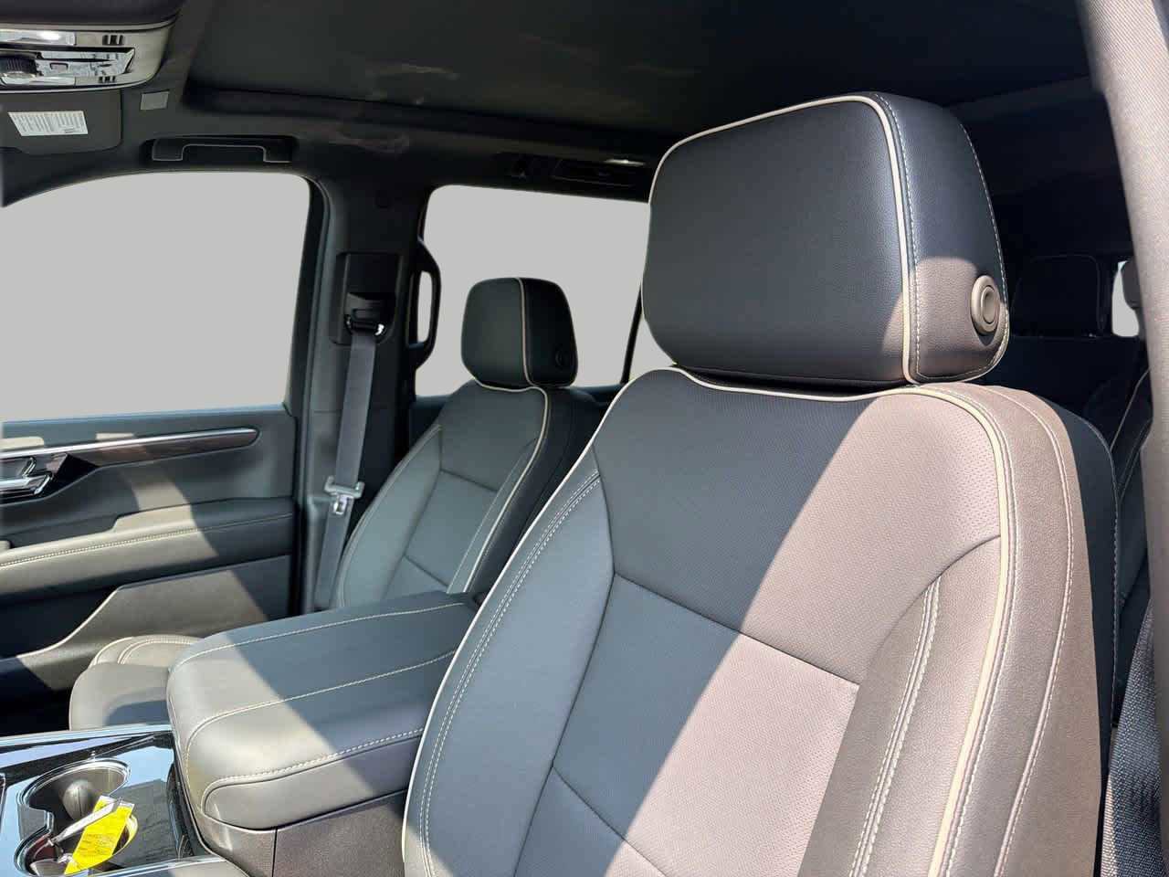 New 2026 Chevrolet Tahoe Premier w/ Sun And Tow Package AWD/4WD image 20