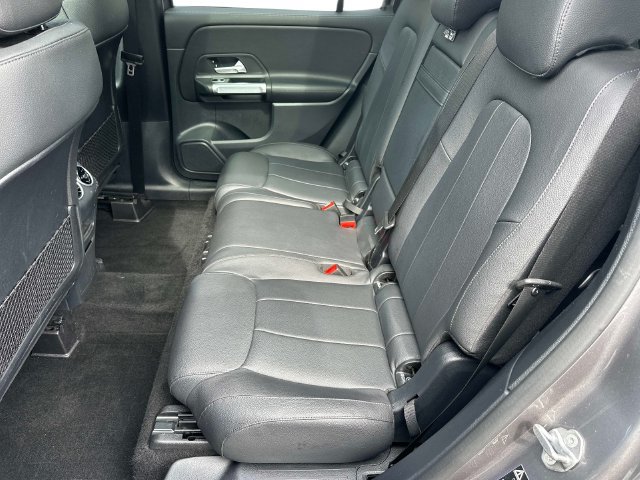 Used 2022 Mercedes-Benz GLB 250 4MATIC image 11