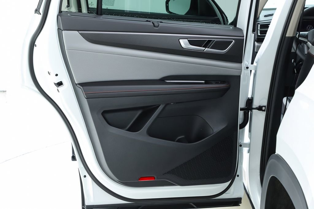 New 2026 Volkswagen Atlas Peak Edition AWD/4WD image 17